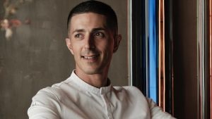 Chi è Michelangelo Mammoliti, lo chef che ha ottenuto le tre stelle Michelin col ristorante La Rei Natura