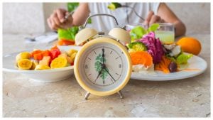 Quando mangiare per dimagrire: "Non è questione di orari, ma di regolarità"