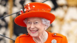 Chi ha creato il profumo della regina Elisabetta: "Ho cancellato la formula quando è morta"