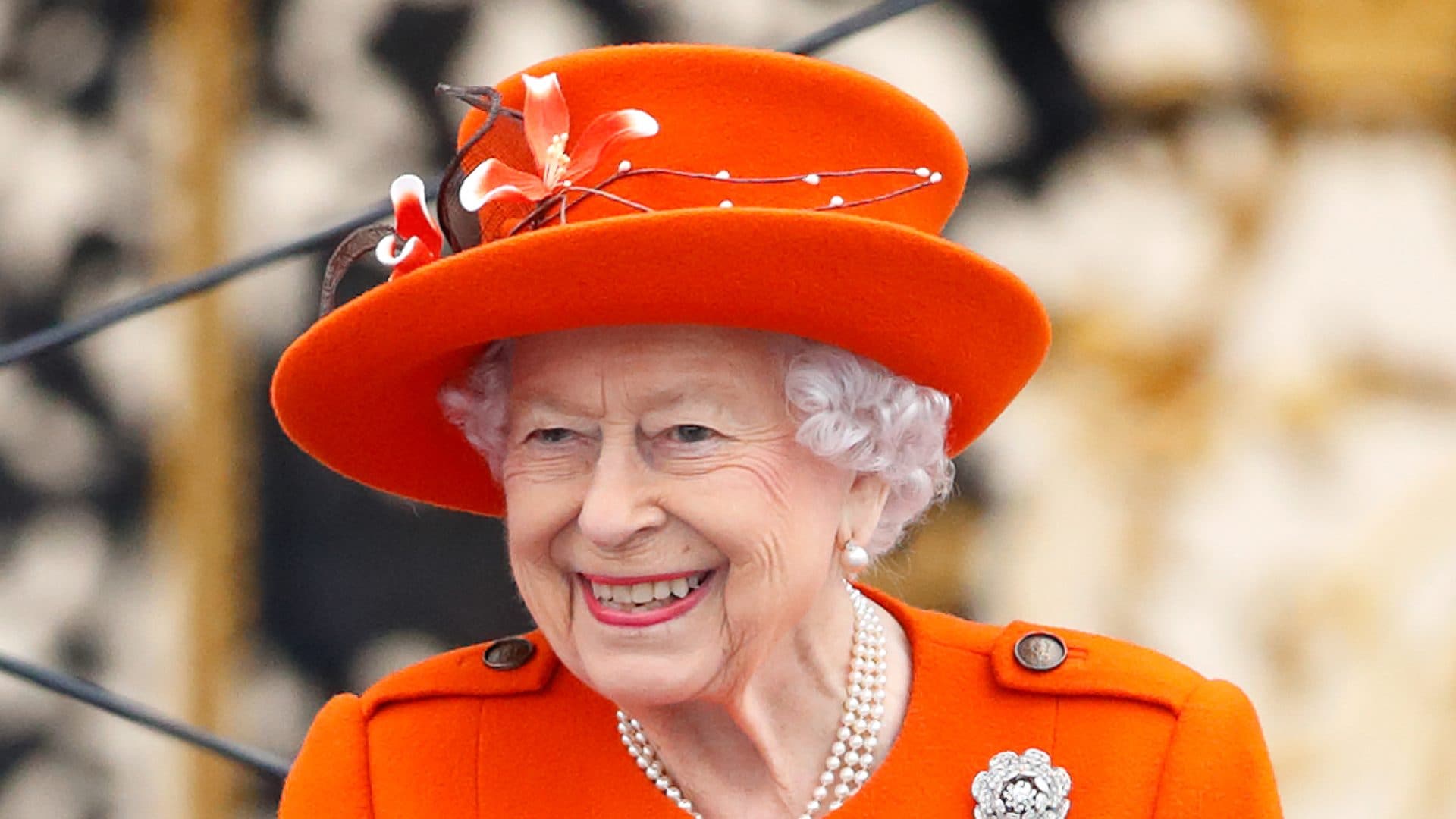 Chi ha creato il profumo segreto della regina Elisabetta: "Ho cancellato la formula quando è morta"