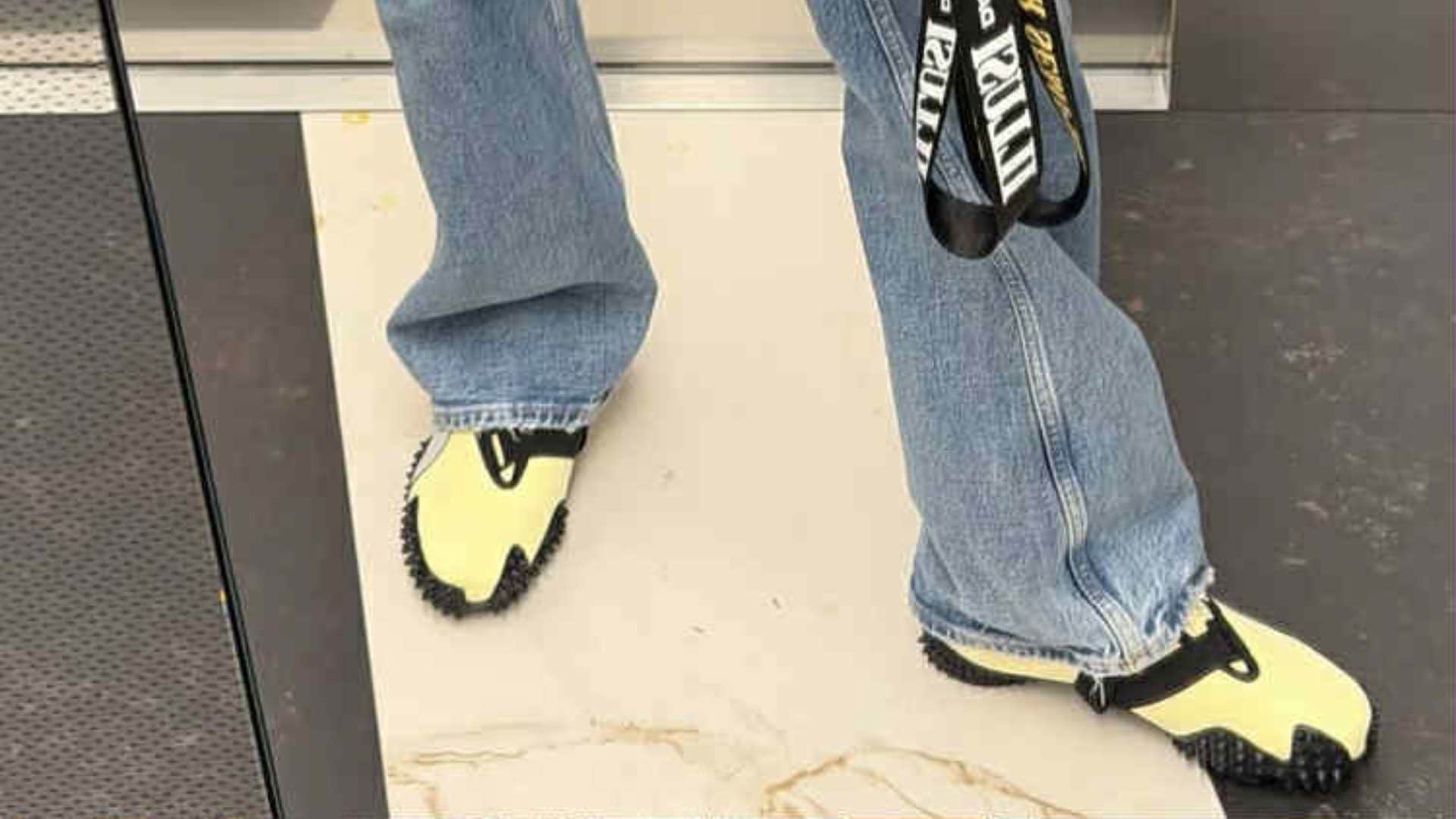 Le sneakers da avere in autunno sono quelle con strappi e tacchetti (di quando eravamo adolescenti)