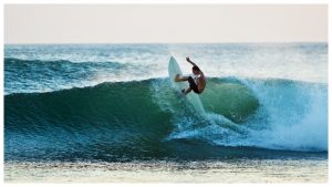 5 mete perfette per fare surf in inverno, dal Portogallo alla Spagna, fino a Sri Lanka, Marocco e Indonesia