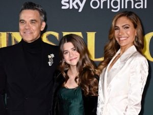 teddy-williams-figlia-robbie-williams-red-carpet-look-300x225.jpg