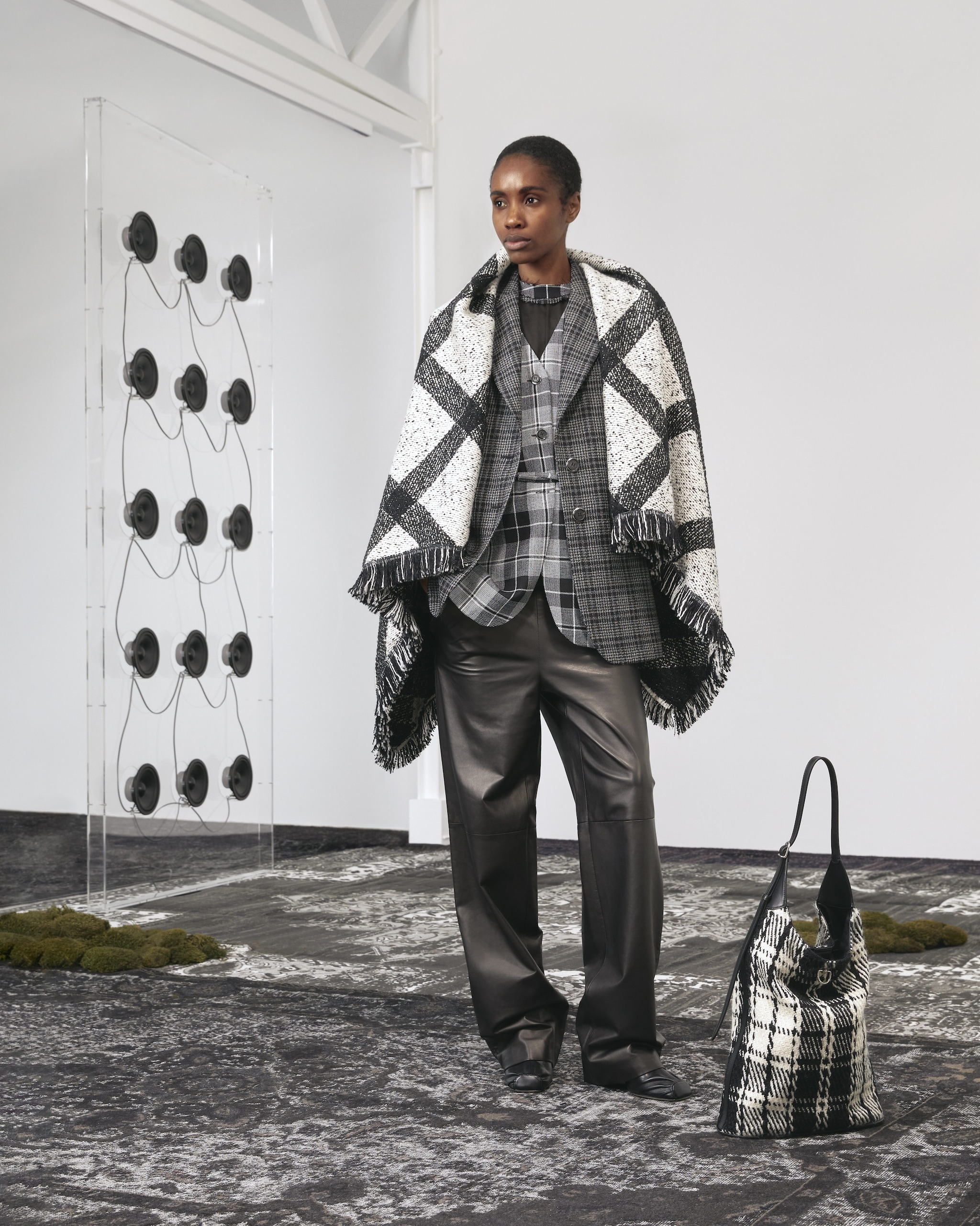 Un look Durazzi con abbinamenti di fantasie a quadri differenti