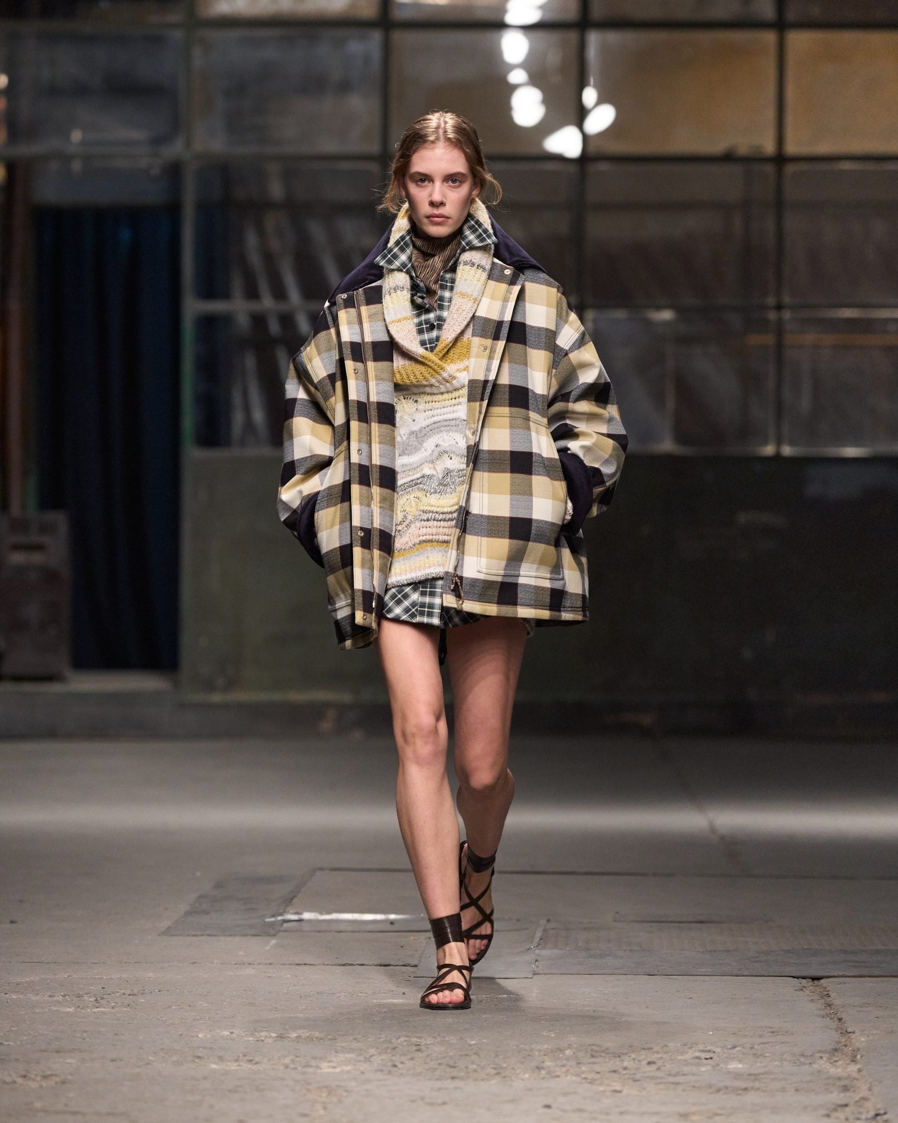 Un look Missoni con abbinamenti di fantasie a quadri