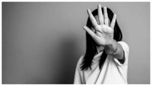 Violenza sulle donne, i traumi influenzano la mente anche dopo anni