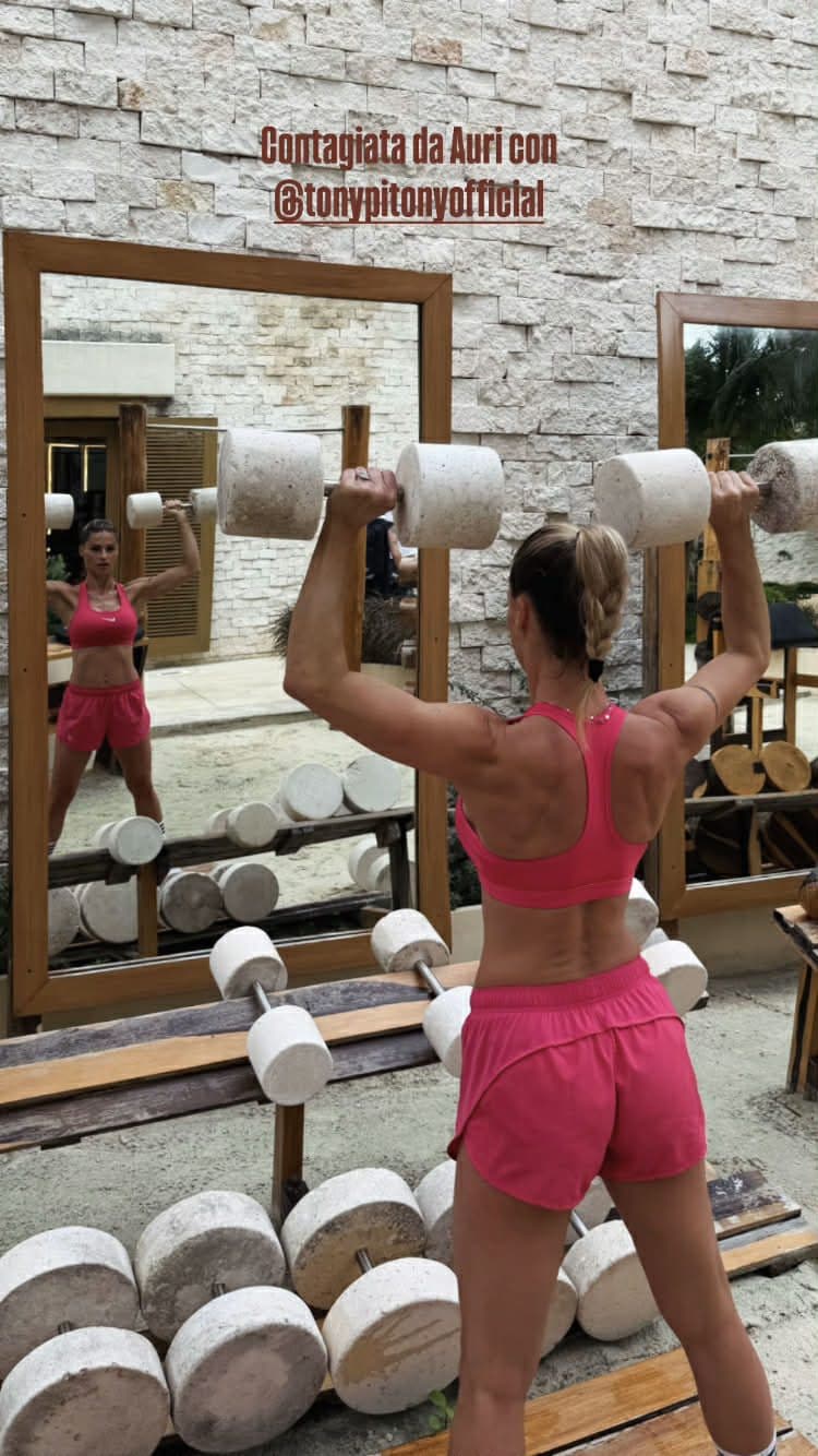 Michelle Hunziker al Corasol Costa Beach Residences