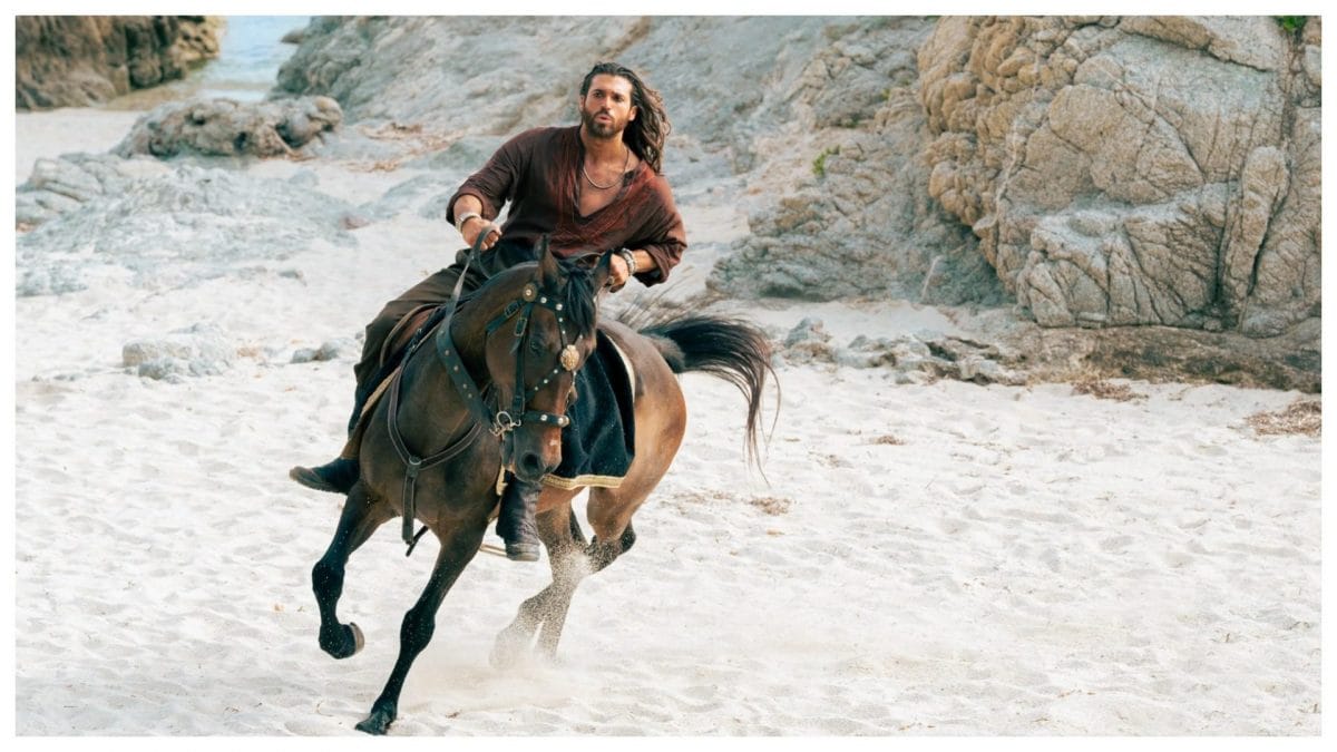 Can Yaman sul set di Sandokan (2025), foto di Erika Kuenka