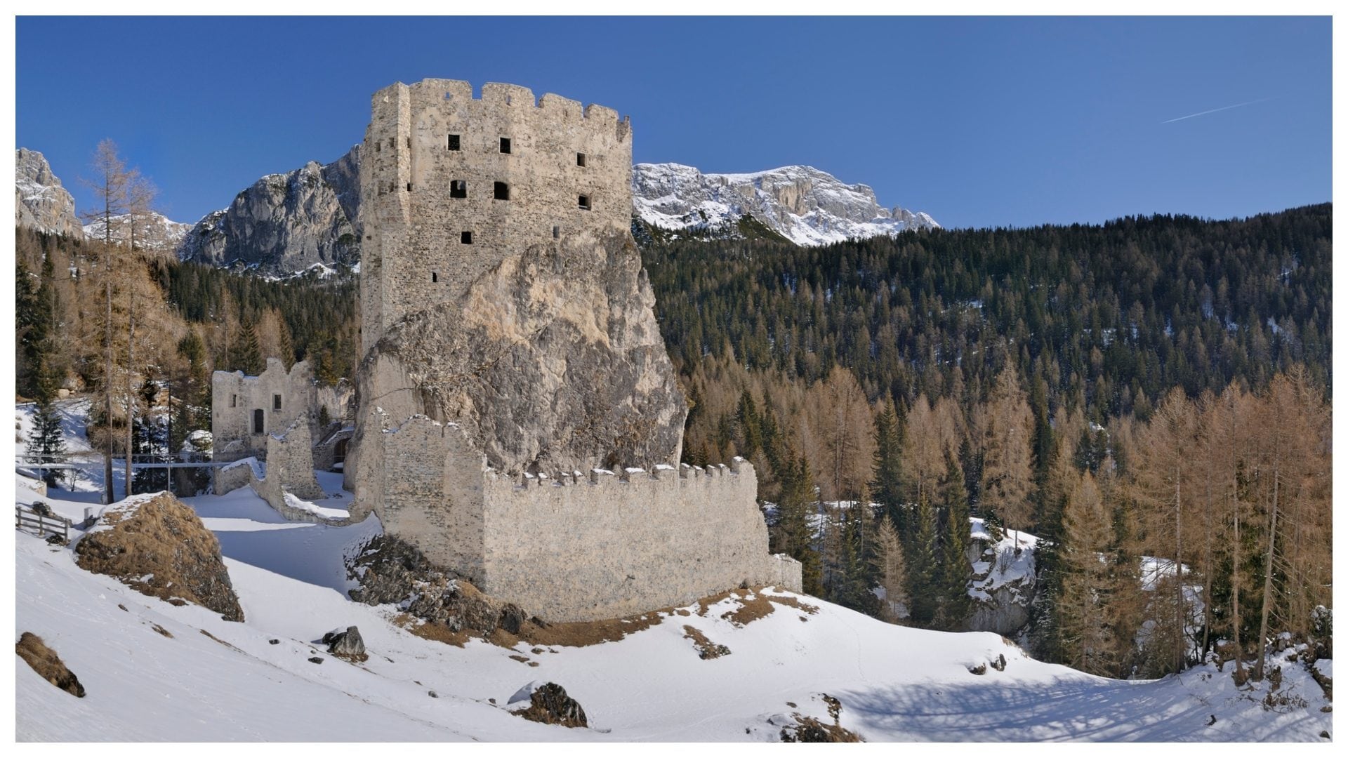 Dove si trova il castello più alto d'Italia, una fortezza medievale sospesa a più di 1700 metri