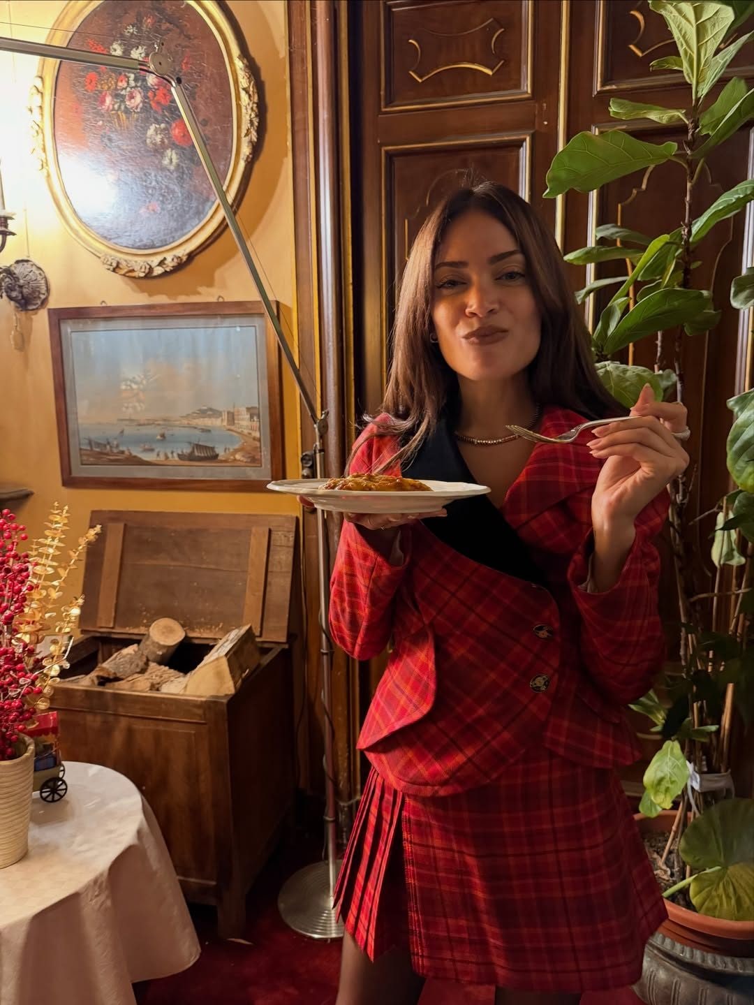 Il look natalizio di Elodie