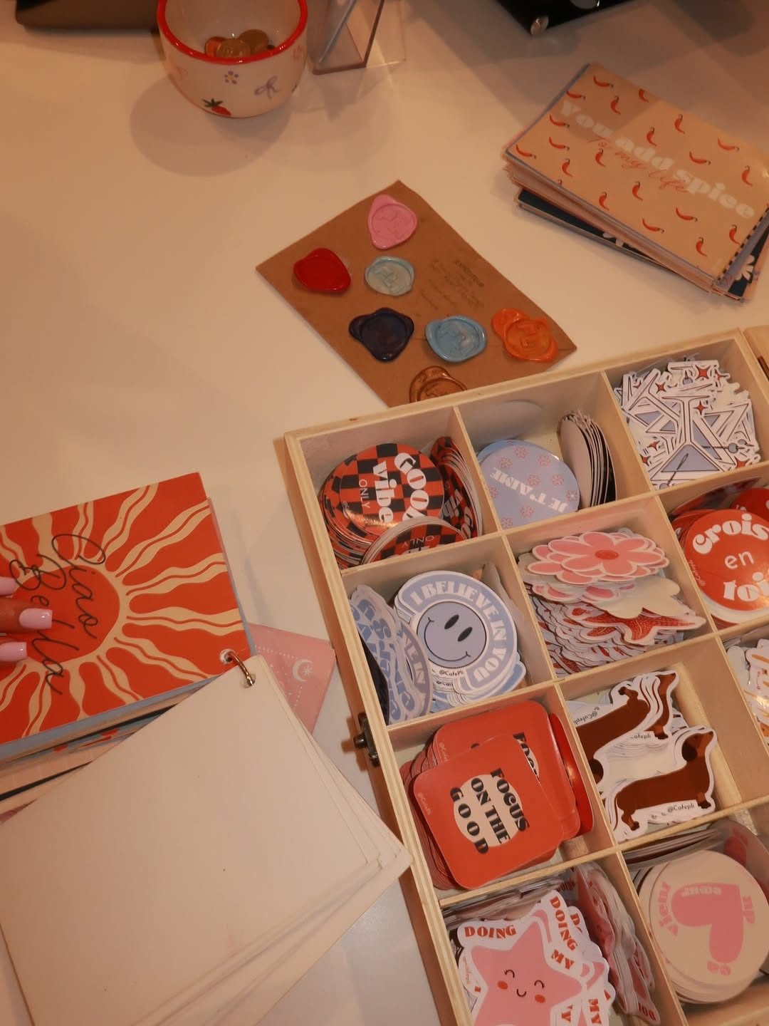 Il kit per scrivere la lettera al Café Pli