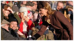 Kate Middleton ricicla il cappotto per il Natale a Sandringham 