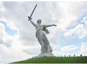 La-Madre-Patria-chiama-Volgograd-Russia-300x225.jpg