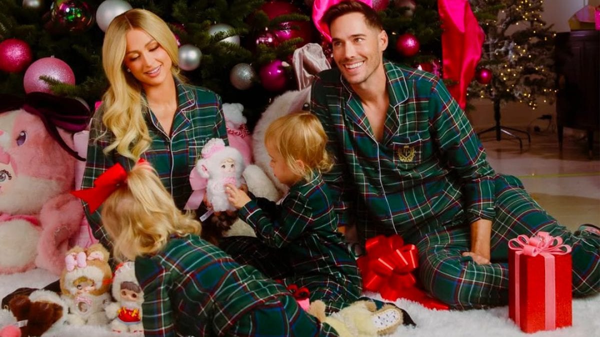 La foto delle feste con pigiami coordinati di Paris Hilton