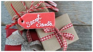 Secret Santa, com'è nato e quali sono le storie che hanno reso questo gioco un classico natalizio