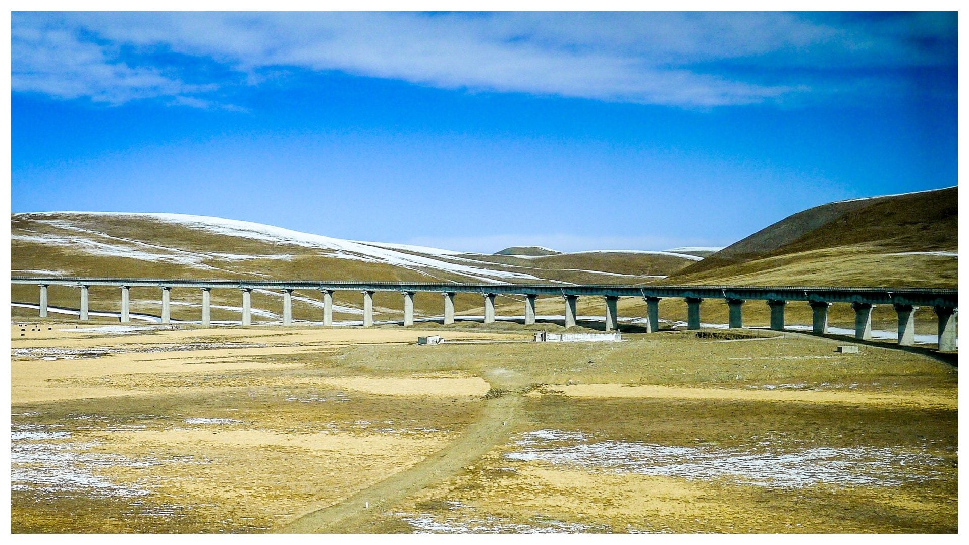 Qual è la stazione ferroviaria più alta del mondo, dove i treni viaggiano a quota 5.068 metri