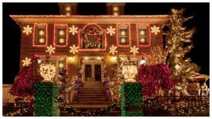 I quartieri più belli al mondo con le case illuminate per Natale: dalla Lapponia a New York