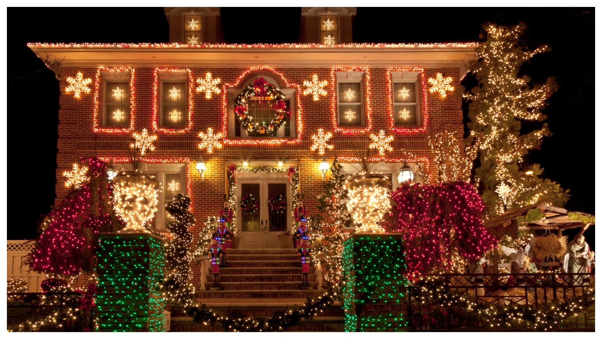 I quartieri più belli al mondo con le case illuminate per Natale: dalla Lapponia a New York