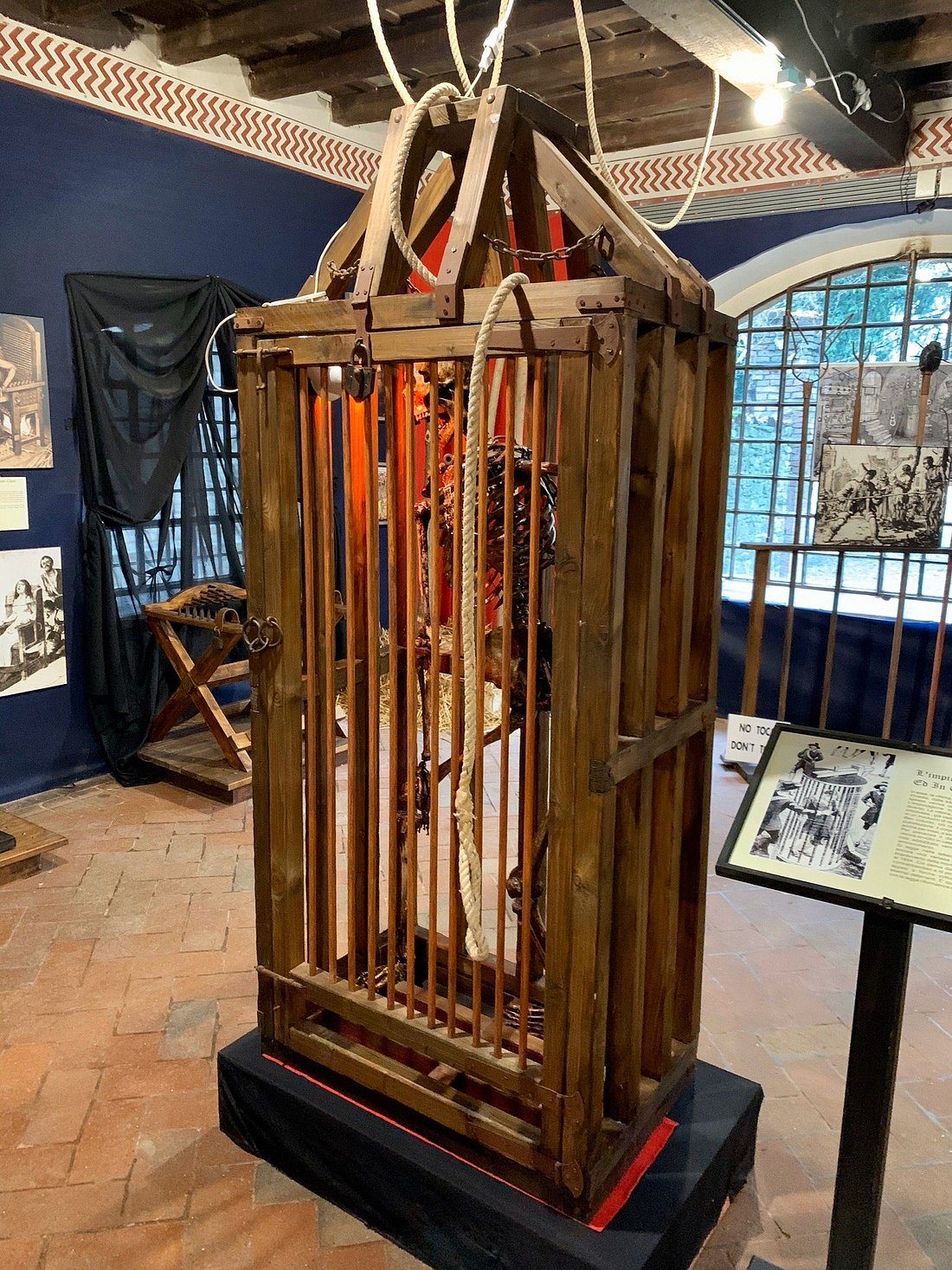 Una delle macchine per le torture esposte nel Museo di Grazzano Visconti