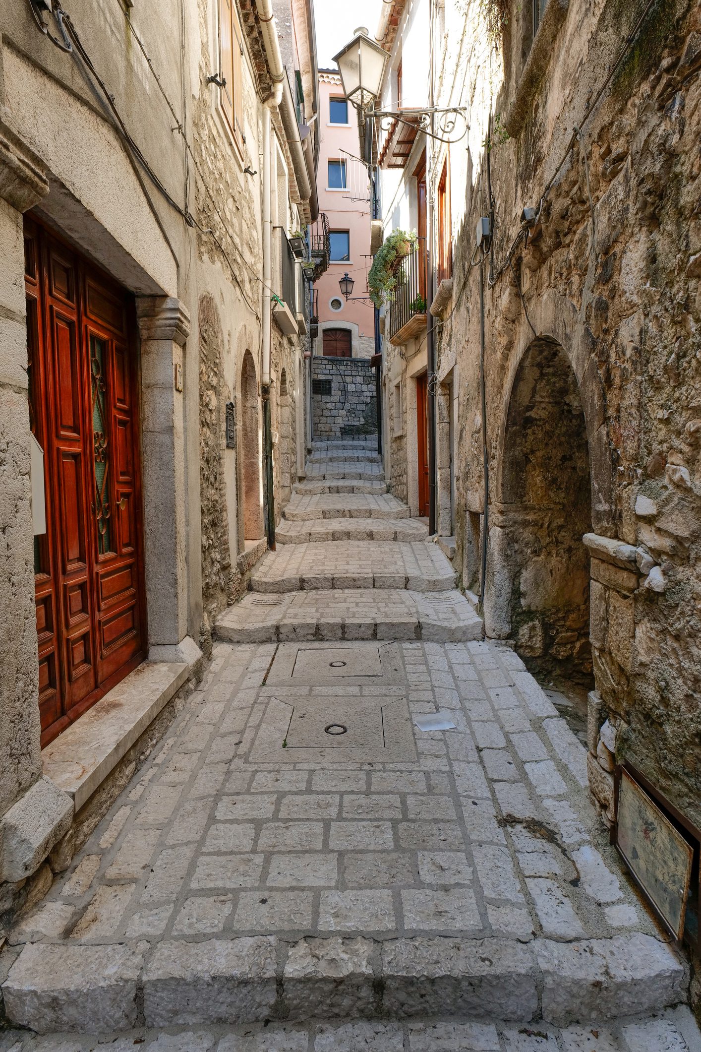 Uno dei suggestivi vicoli di Cusano Mutri, Campania