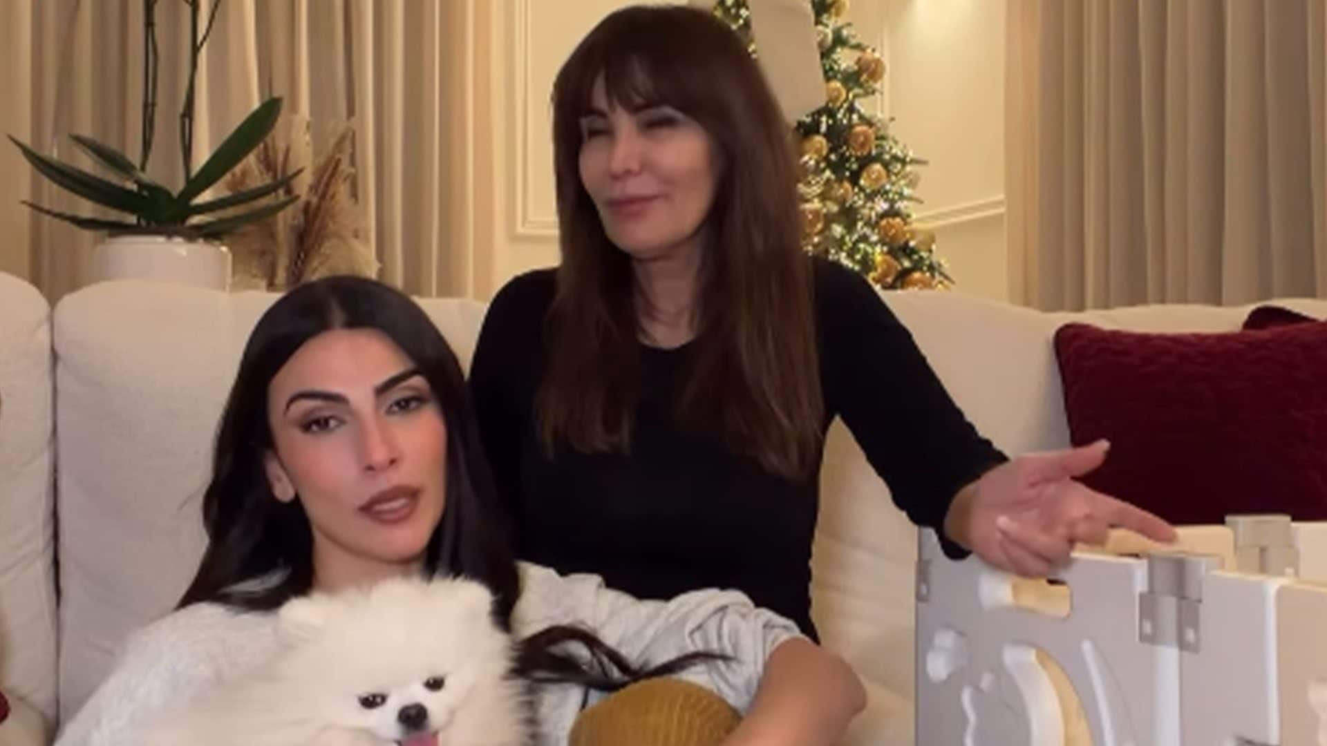 L'albero di Natale di Giulia Salemi: oro e argento tra i rami con maxi fiocco sulla cima