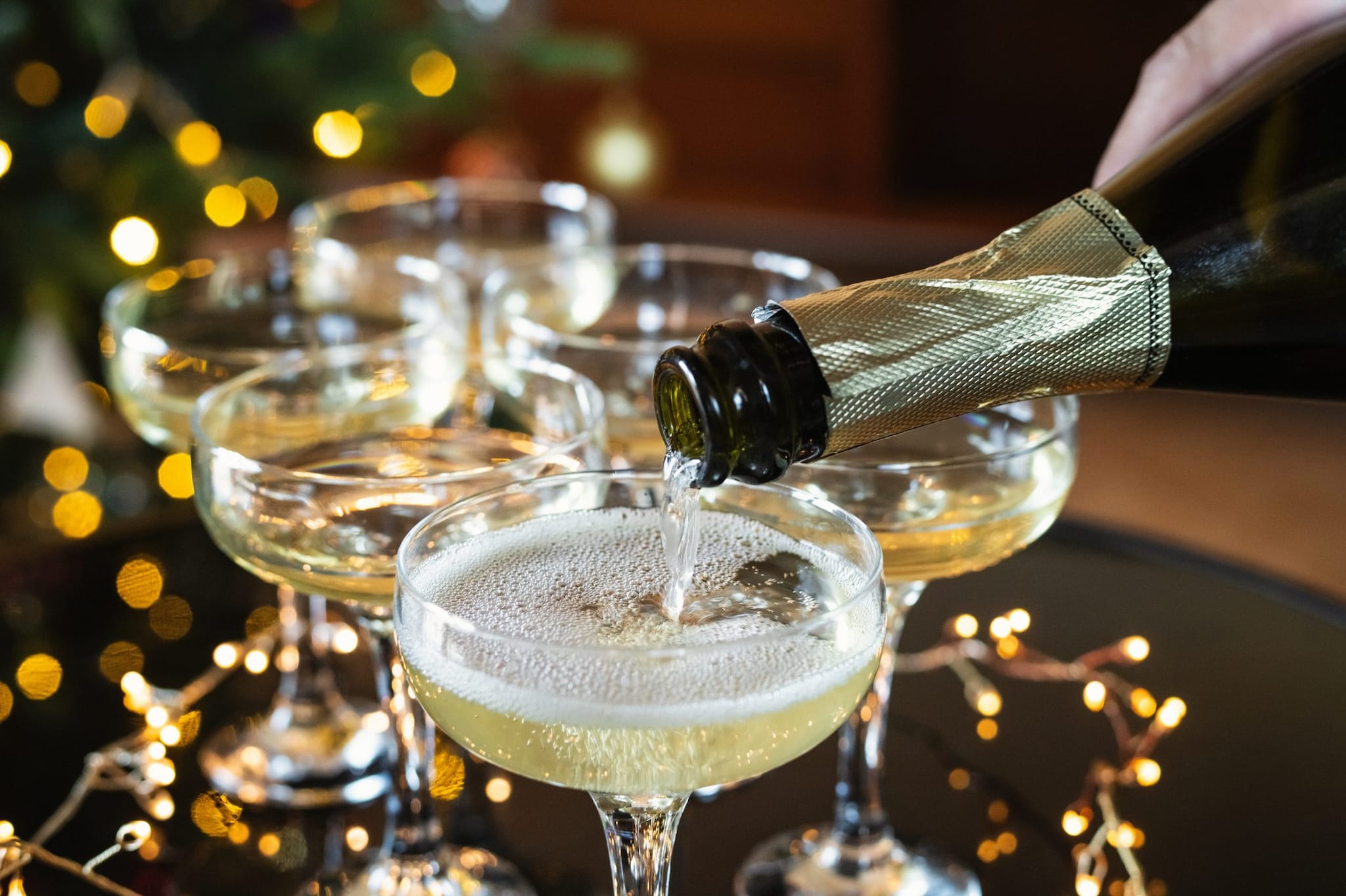 Quanto costa la spesa di Natale: aumenta il prezzo delle lenticchie, spumante è il prodotto più caro