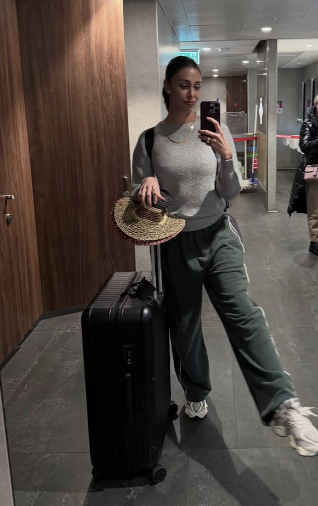 Belén Rodriguez e il look da viaggio