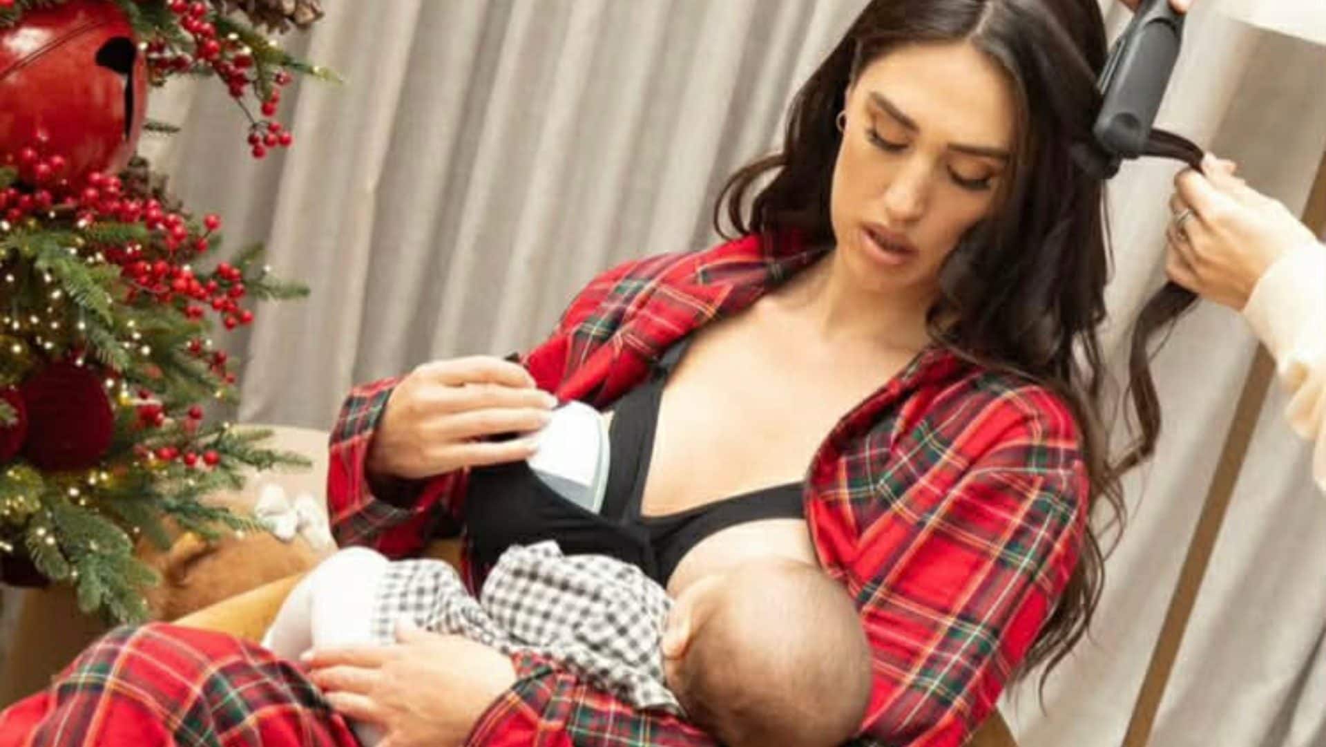 Cecilia Rodriguez torna a lavorare dopo il parto: sul set natalizio allatta Clara Isabel