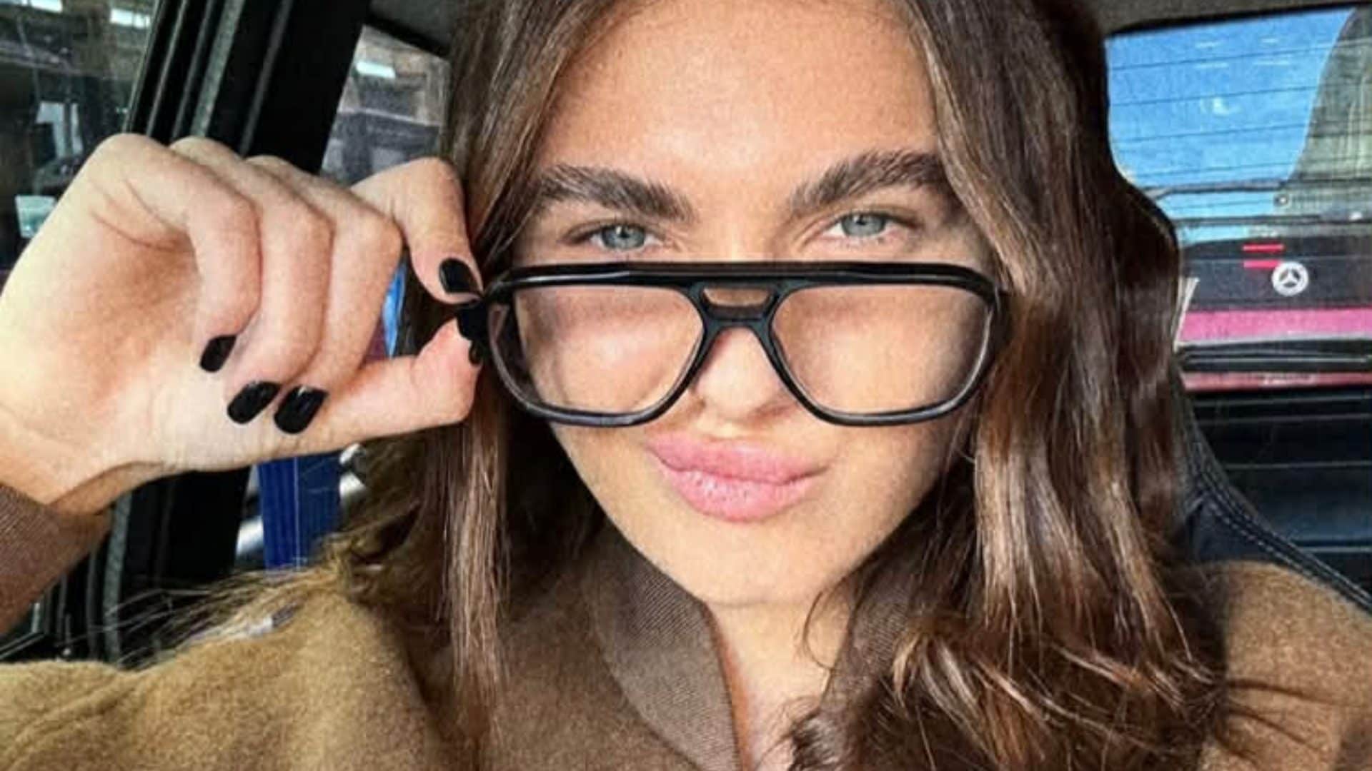 Chanel Totti muove i primi passi da influencer con maxi occhiali e bomber griffato