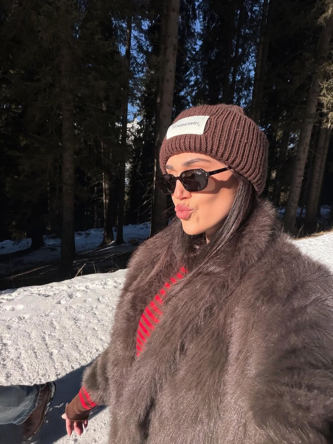 Il look da neve di Cecilia Rodriguez