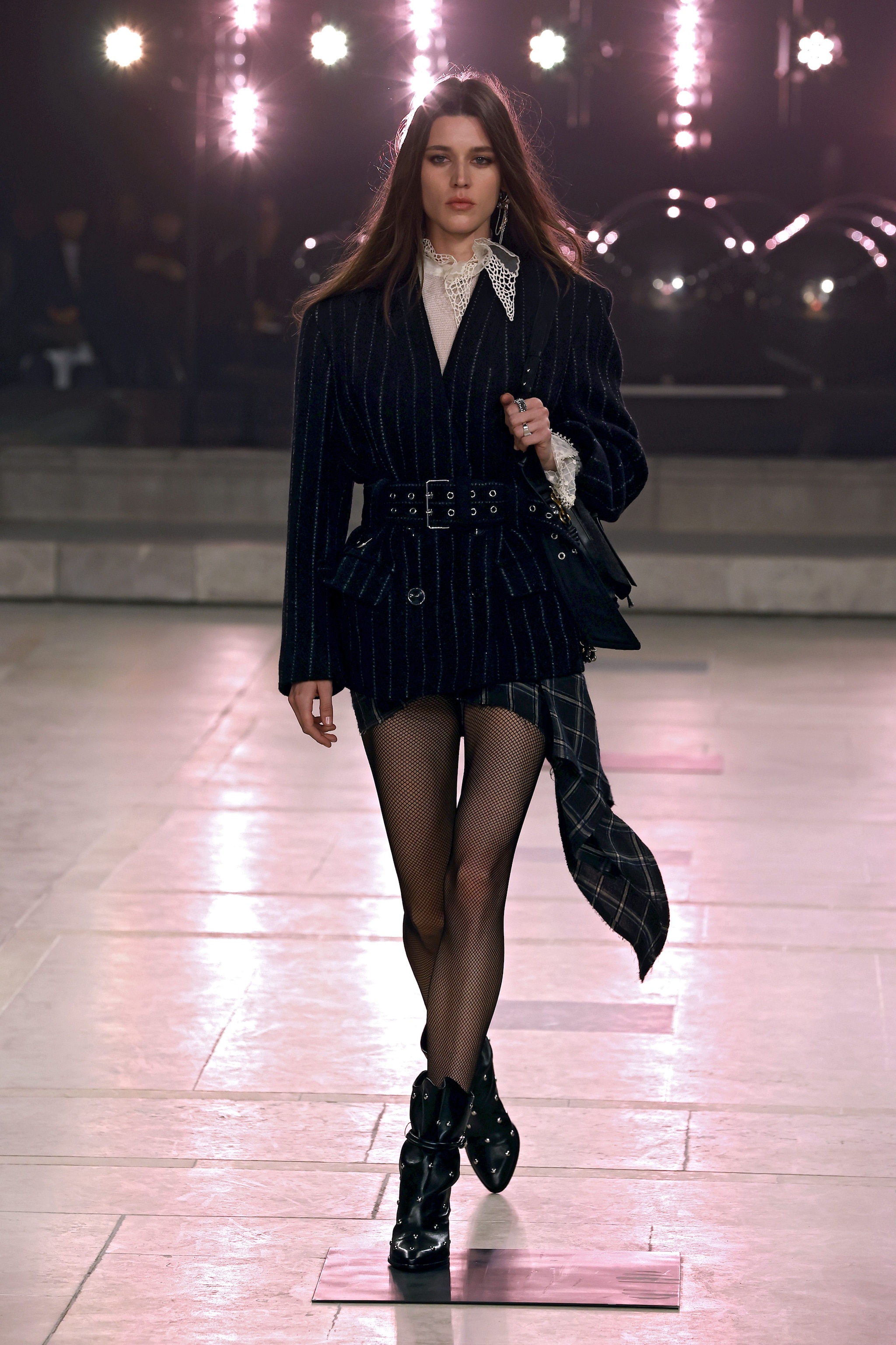 Look con blazer gessato indossato come abito Isabel Marant