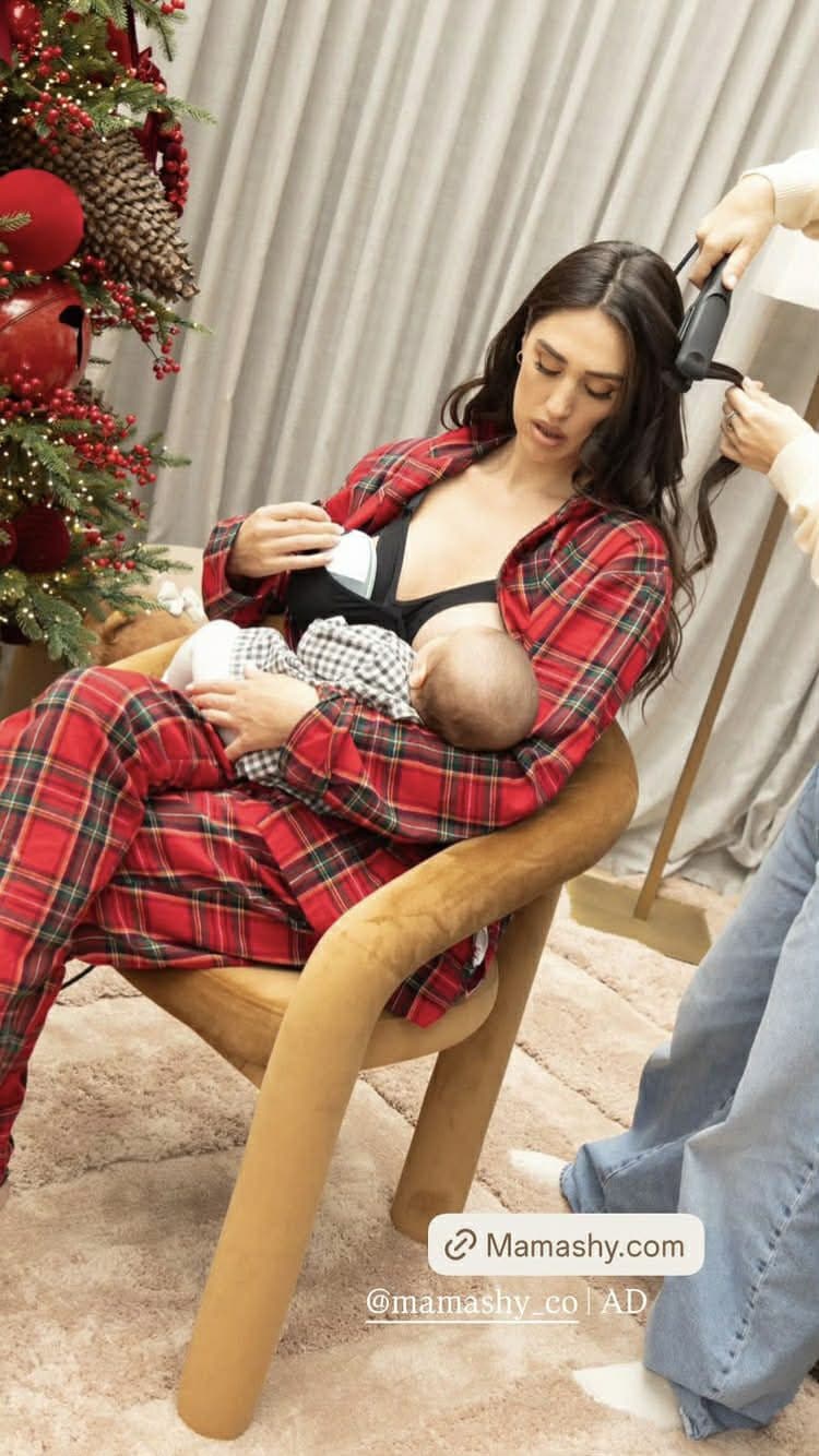 Cecilia Rodriguez sul set natalizio