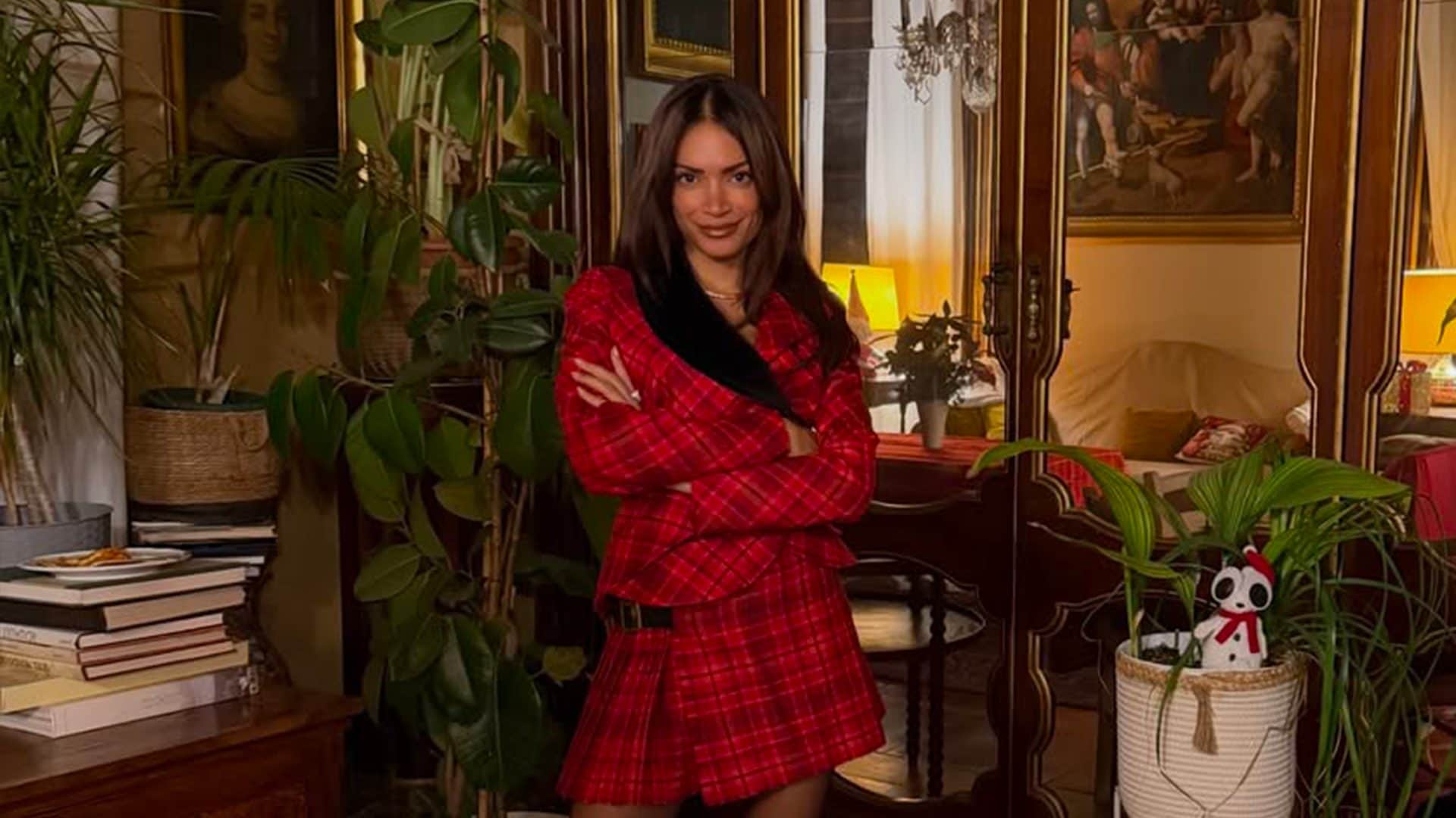 Elodie a Natale con il kilt scozzese, quanto costa il look tartan per la cena in famiglia