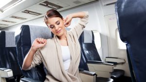 Quali sono gli esercizi di stretching da fare dopo un viaggio in aereo