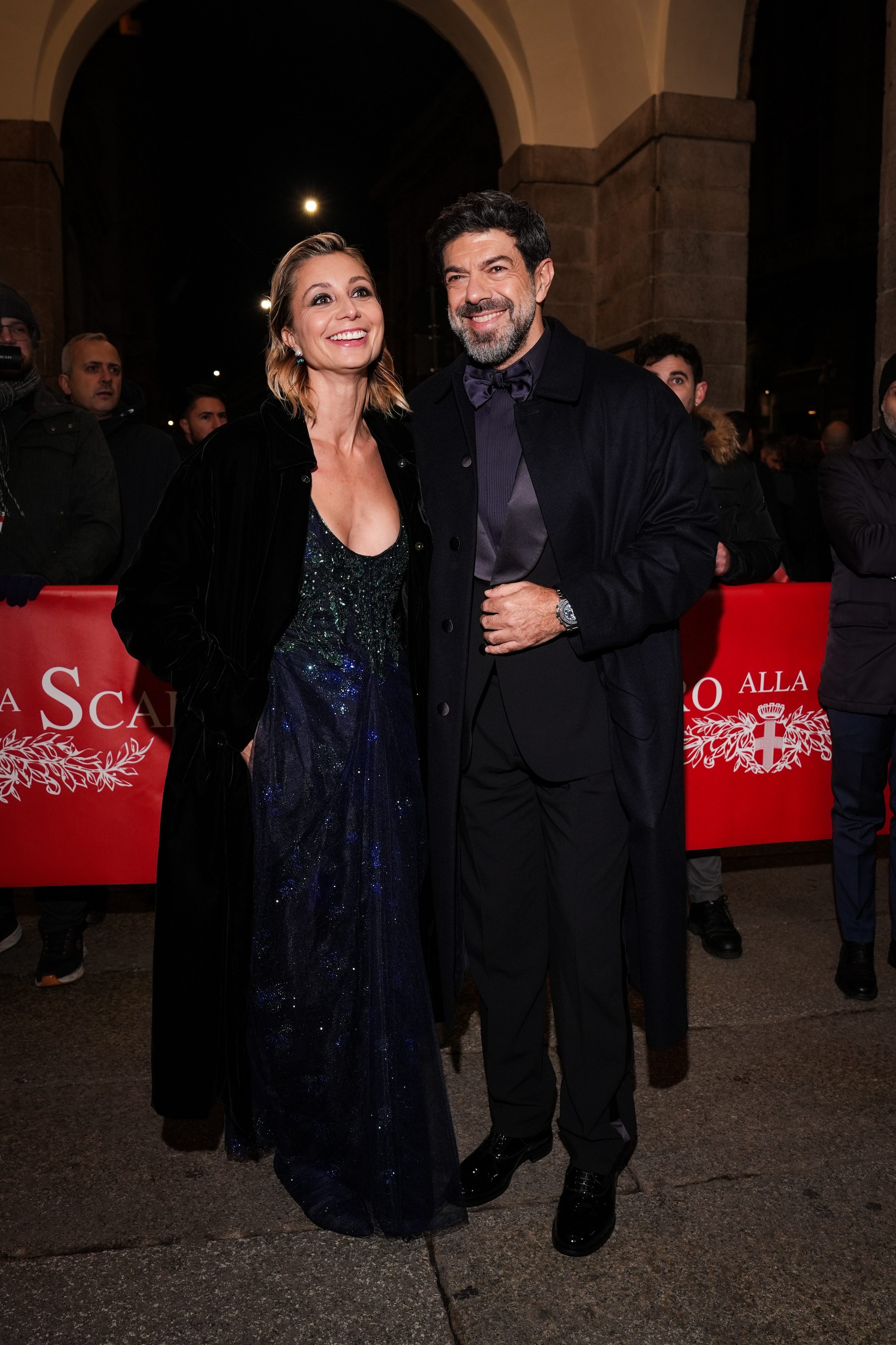 Anna Ferzetti e Pierfrancesco Favino in Giorgio Armani