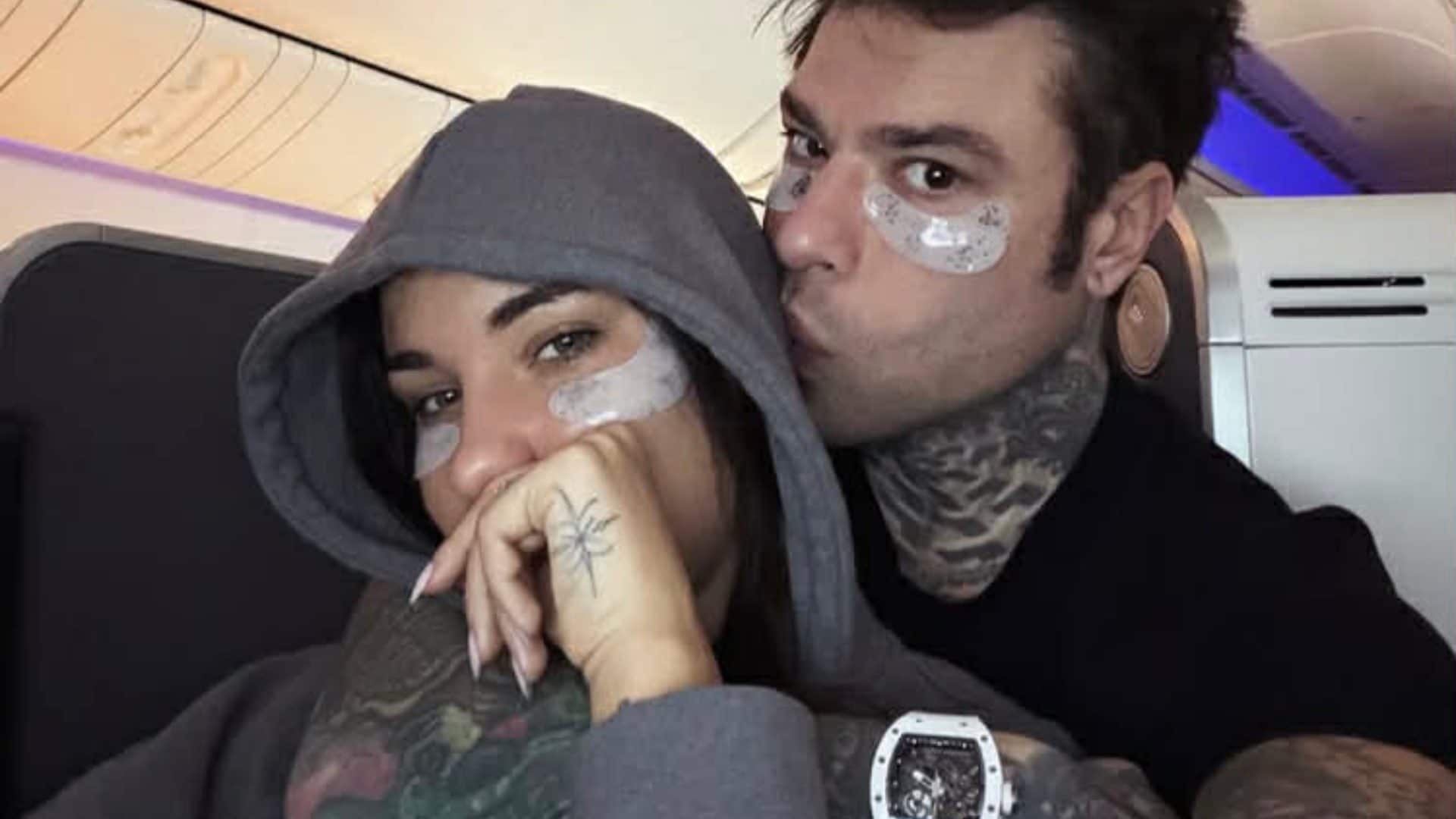 Fedez si prepara a Sanremo 2026 tra patch anti-occhiaie e orologio da oltre 300mila euro