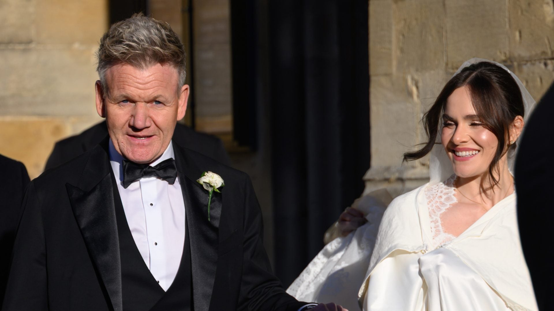 Holly Ramsay indossa il vestito da sposa della mamma: l'omaggio della figlia di Gordon Ramsay