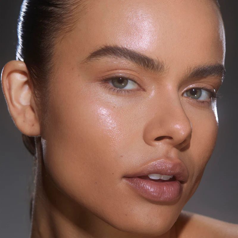 Make up nude Kylie Cosmetics