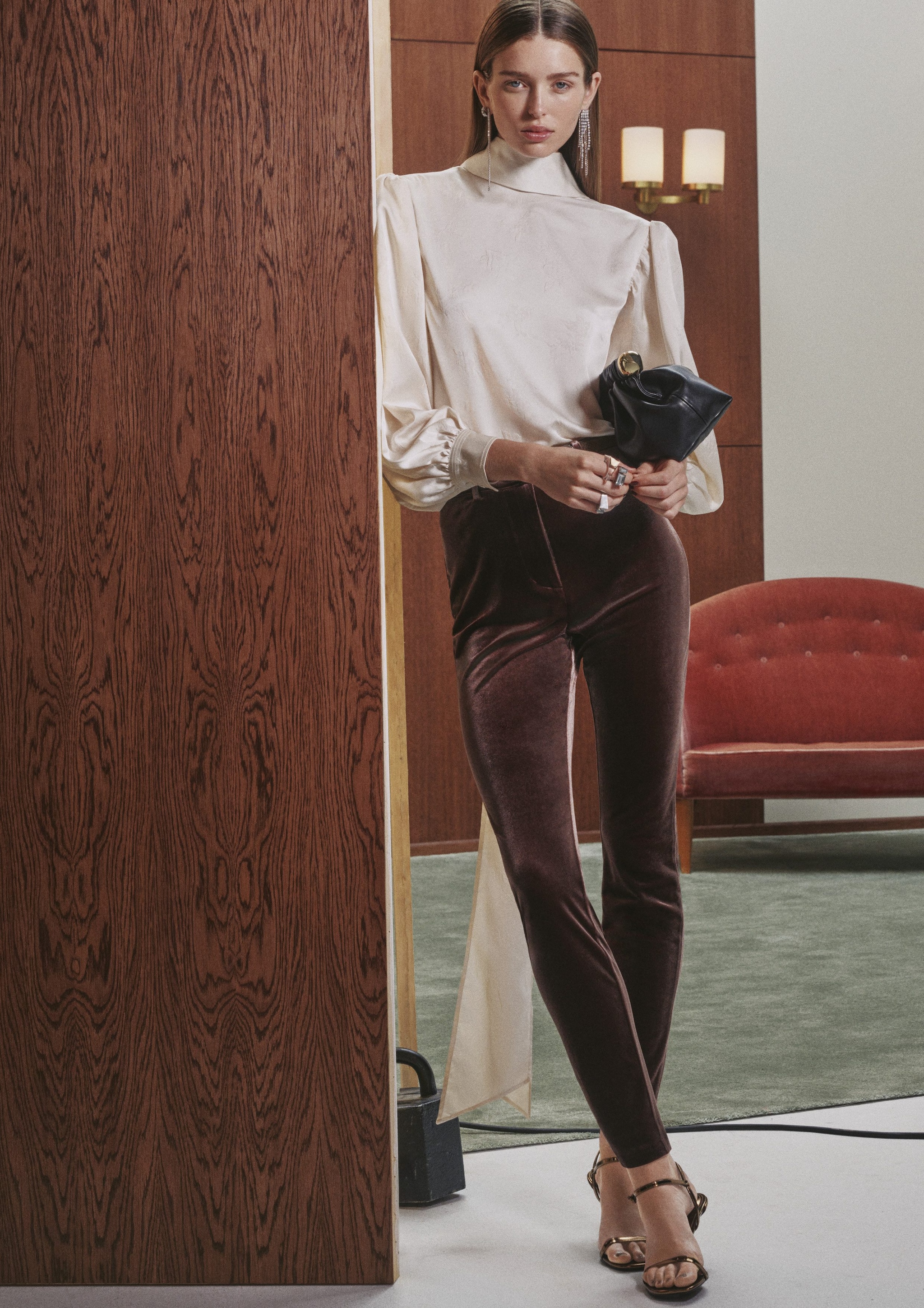 Look con pantaloni di velluto skinny H&M