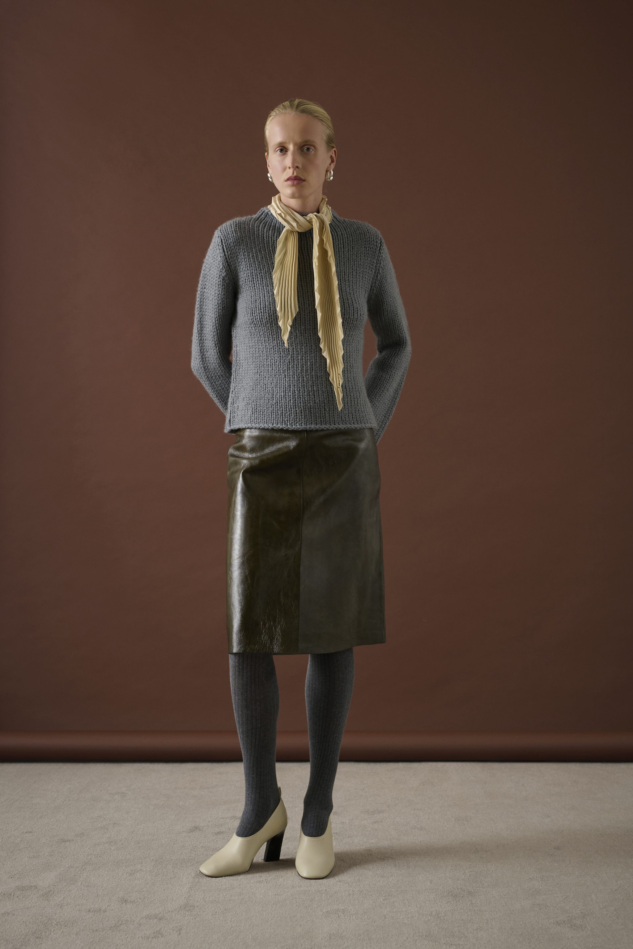 Look con pullover e pencil skirt Soeur