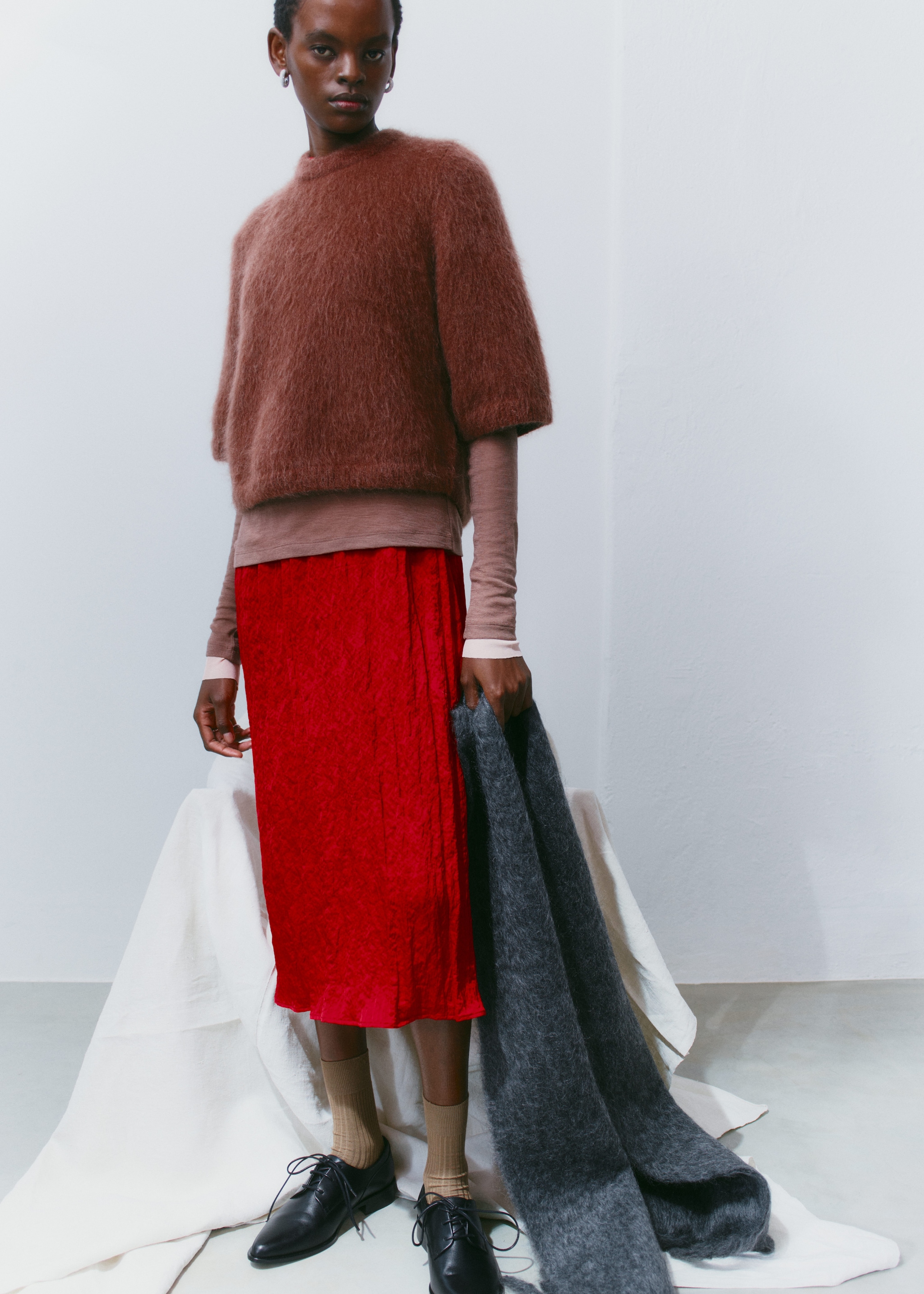 Look con maglione crop &Other Stories