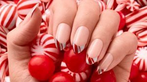 Unghie Natale 2025: i colori di tendenza e le manicure a tema a cui ispirarsi