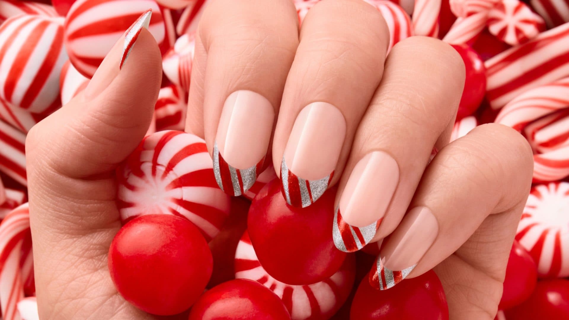 Unghie Natale 2025: i colori di tendenza e le manicure a tema a cui ispirarsi