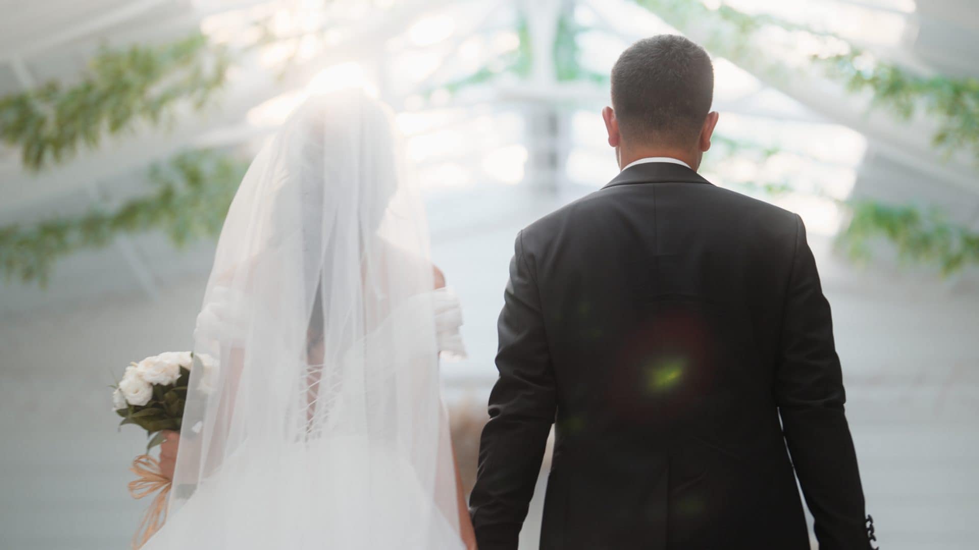 Quando la praticità vince sull'amore: cosa sono i matrimoni lavanda e perché aumentano