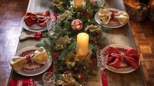 Come decorare la tavola di Natale: colori di tendenza e idee a cui ispirarsi
