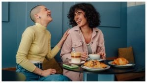 Chi sono i people pleaser, lo psicologo spiega perché porre dei limiti ci rende più autentici