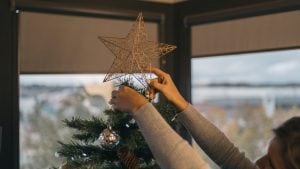 Perché sulla cima dell'albero di Natale si mette un angelo o una stella