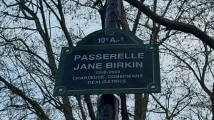 La "passerella di Jane Birkin": il ponte che Parigi ha dedicato alla diva