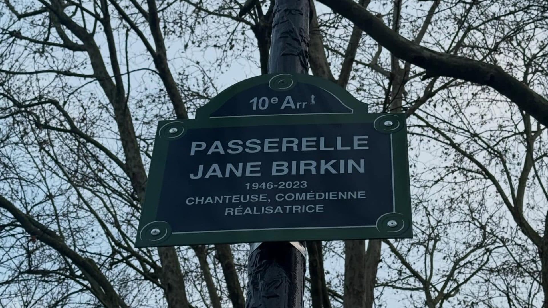 La "passerella di Jane Birkin": il ponte che Parigi ha dedicato alla diva è un simbolo di libertà