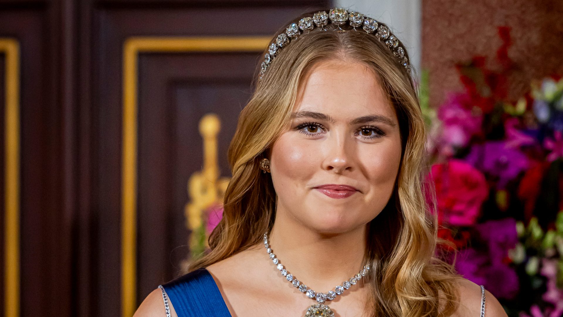 La principessa Amalia debutta con l’antica tiara di famiglia con oltre 100 carati di diamanti